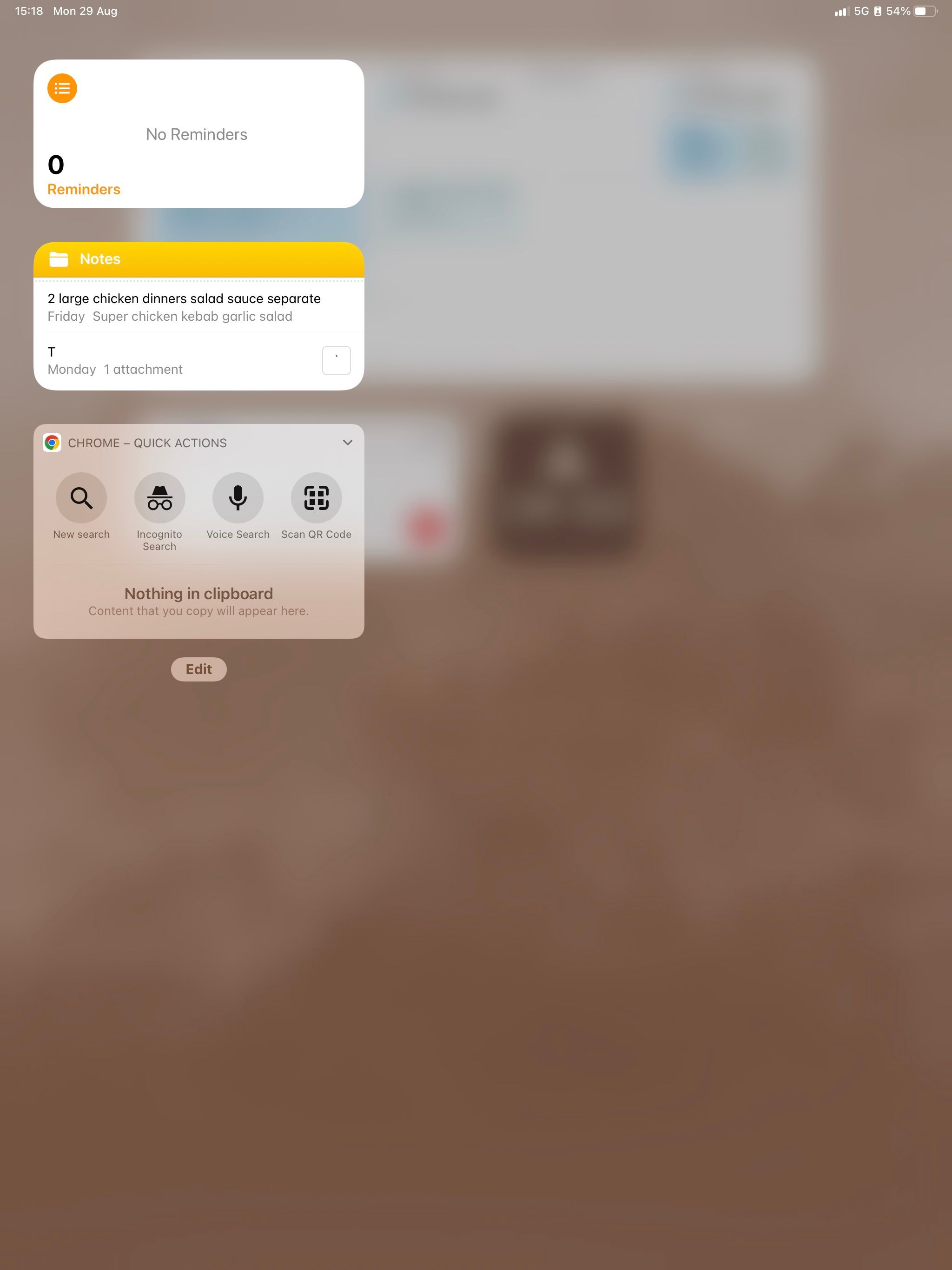 نمای امروز در iPad با ویجت ها باز است