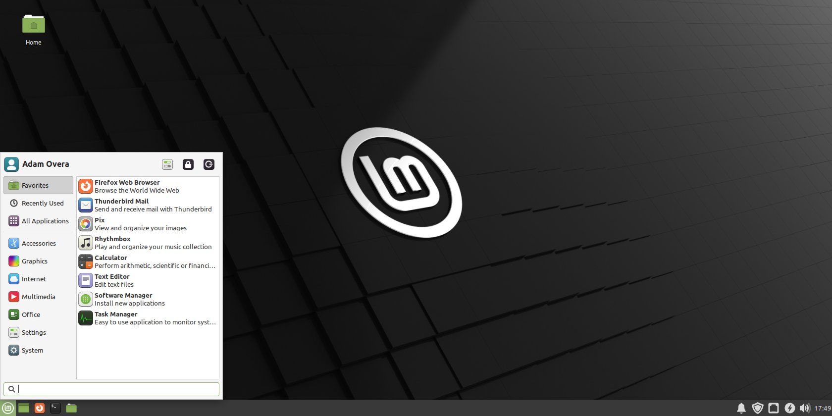 The Linux Mint 21 Xfce Edition desktop.