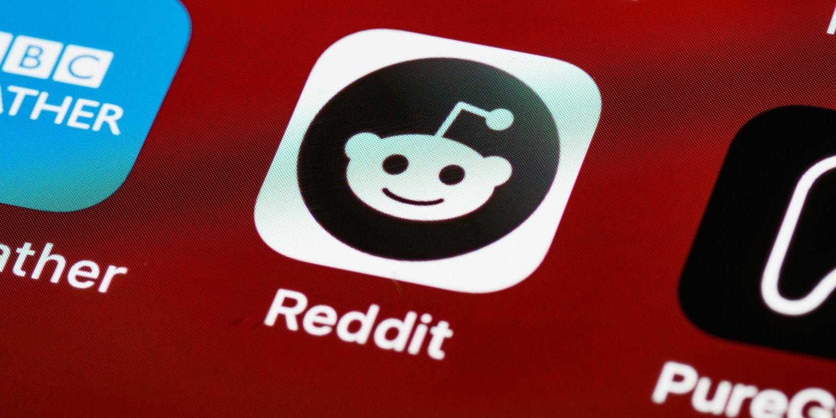 reddit icon on smartphone screen
