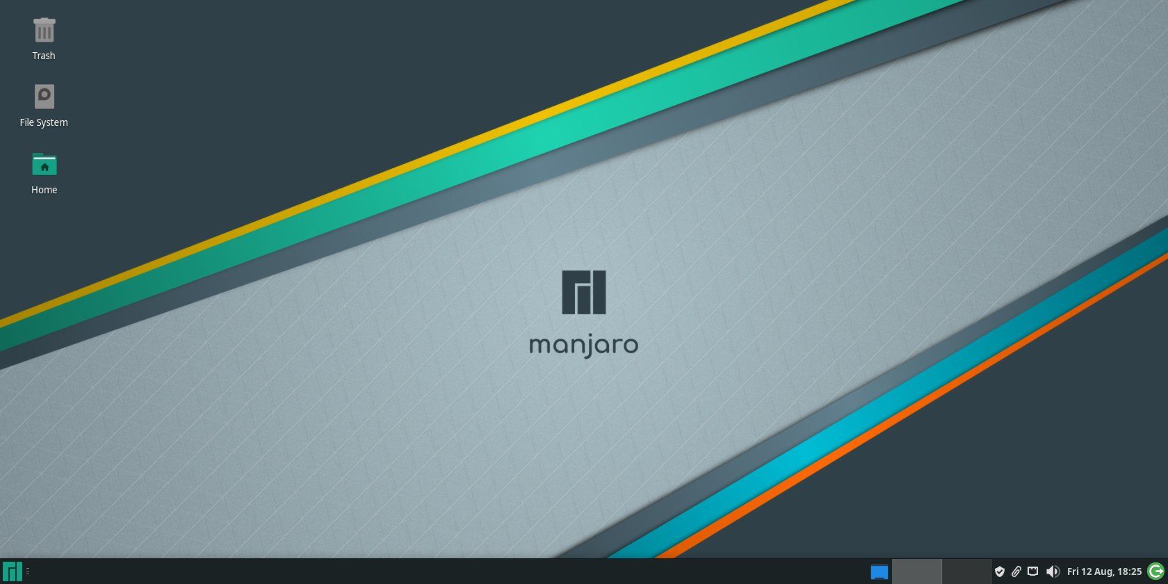 The Manjaro 21.3 Xfce desktop.