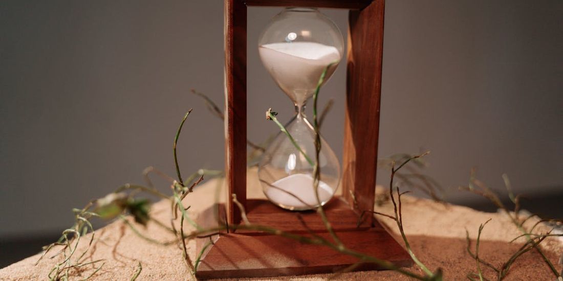 picture of an hourglass