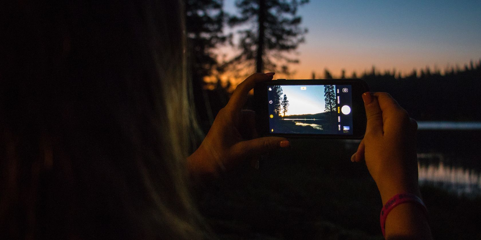 How to Take Good Photos With Your Smartphone in Low-Light Conditions: 7 Tips