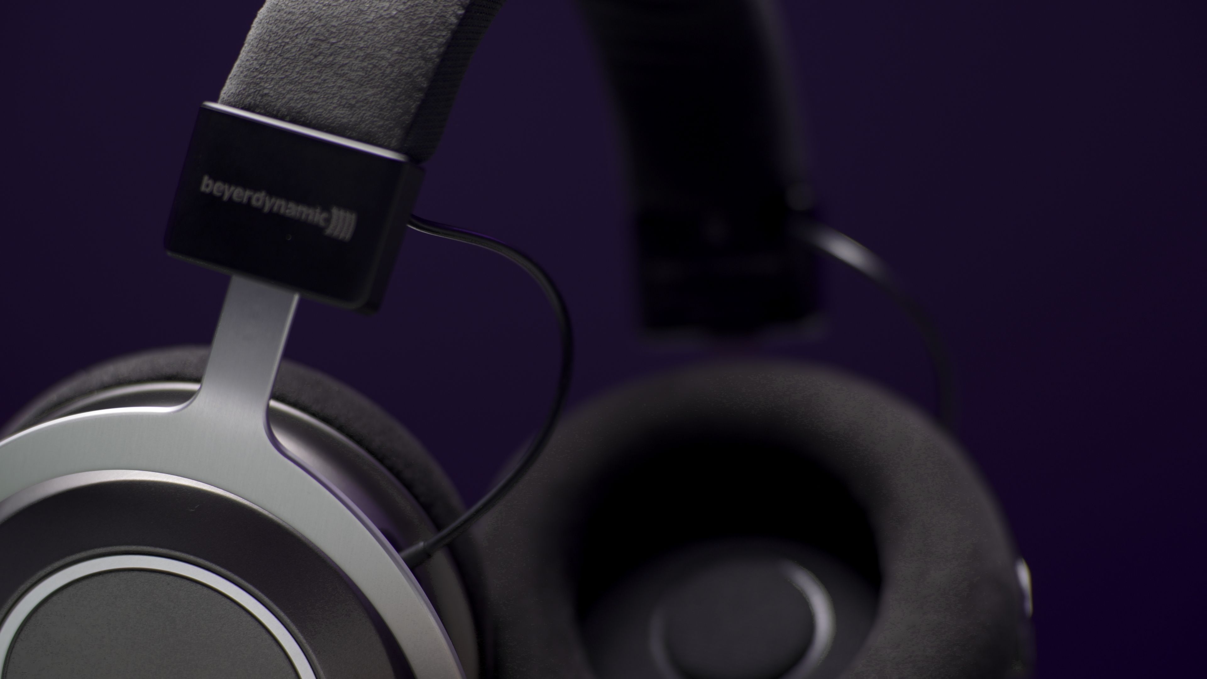 Beyerdynamic Amiron Wireless Premium Sound Bulky Design