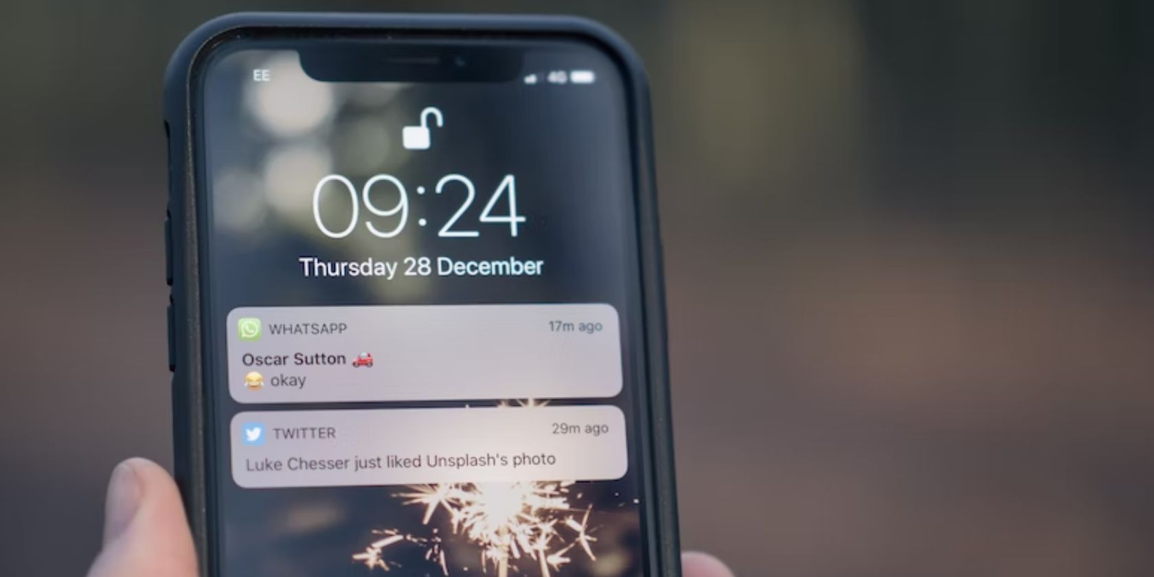 whatsapp and twitter notifications on iphone lock screen