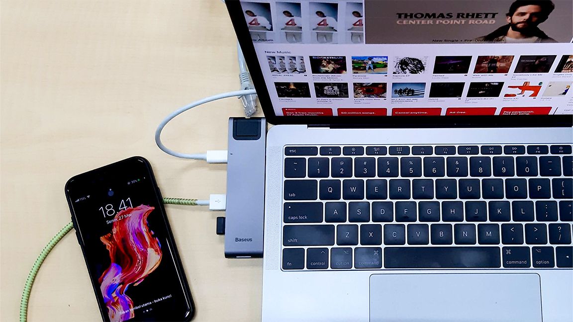 iPhone charging from MacBook USB hub