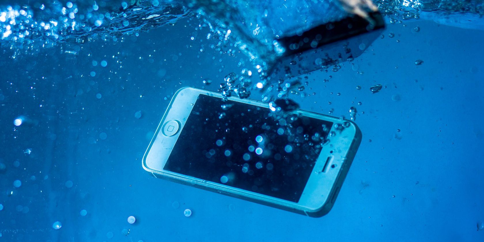 iPhone-submerged-in-water