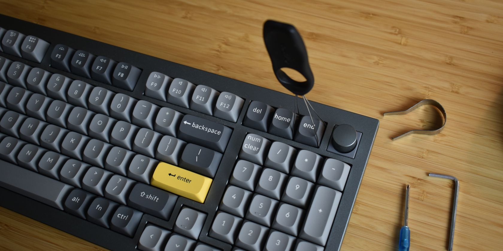 keychron q5 keyboard esc key with cap puller