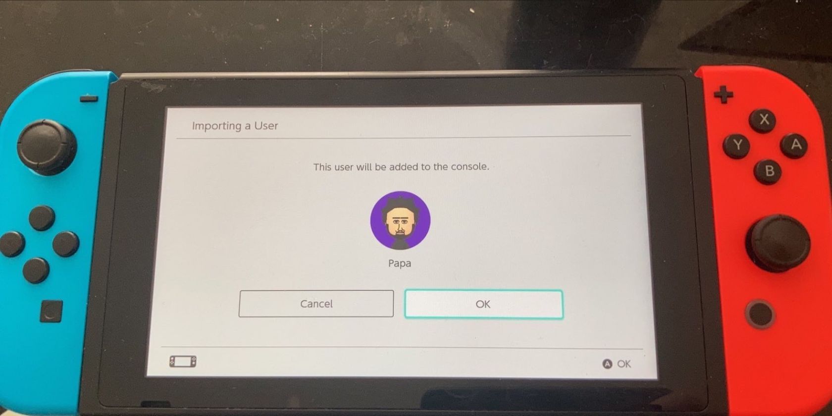 یک نینتندو سوییچ روی میز قهوه‌خوری با صفحه Import User نمایش داده می‌شود