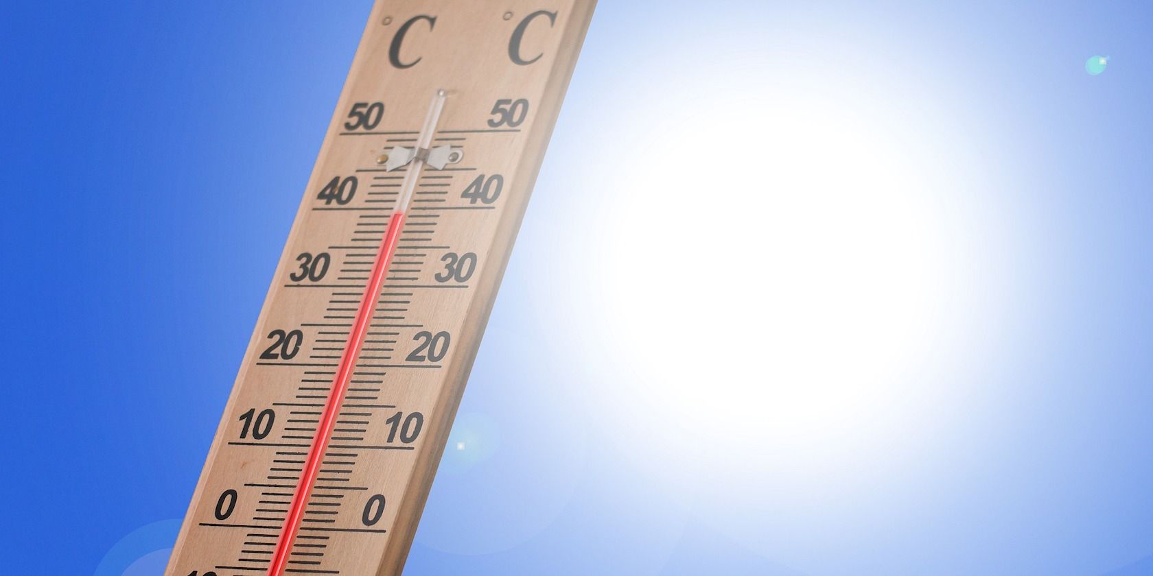 A thermometer showing 40 degrees Celsius