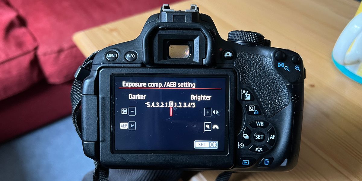 Canon DSLR AEB menu setting.