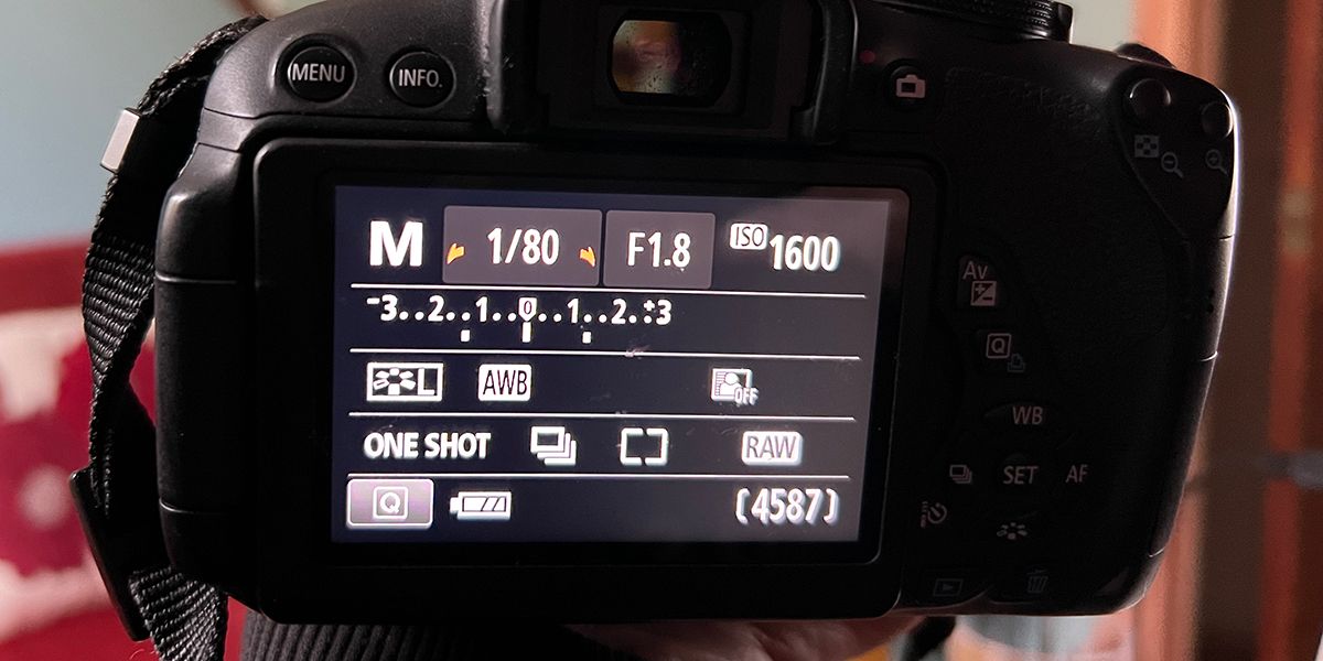 Canon DSLR exposure settings.