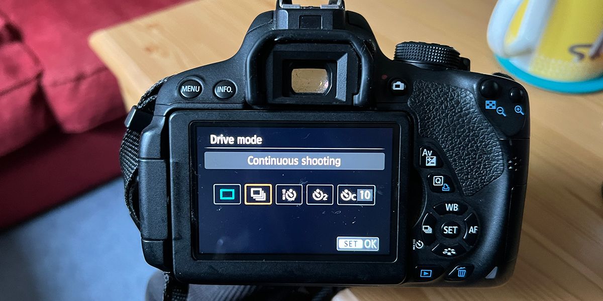 Canon DSLR continuous shooting menu.