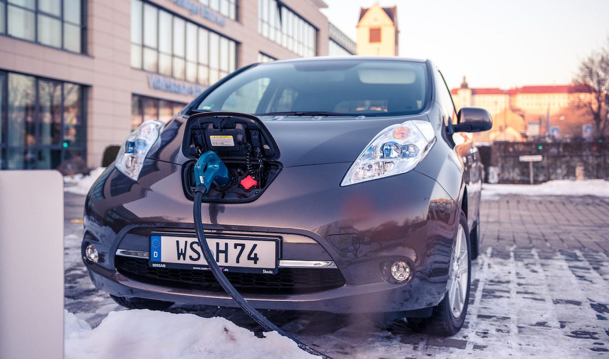 Nissan leaf charging the winter