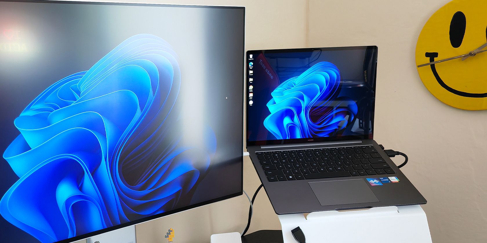 Honor Magicbook 14 2022 with second monitor