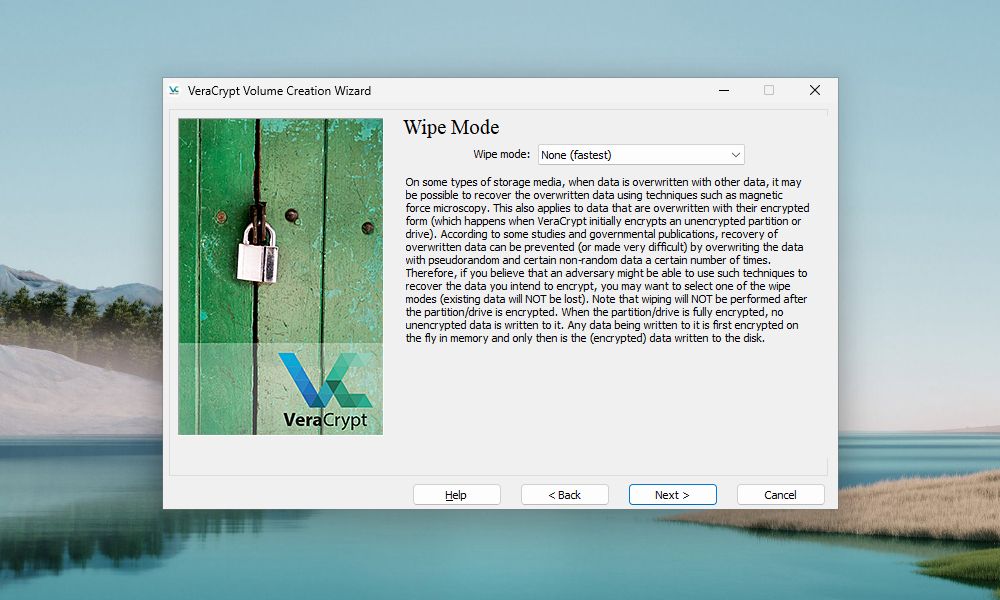 VeraCrypt Volume Creation Wizard prompts to select wipe mode for unencrypted data