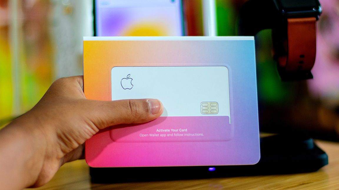 Unboxing an Apple Card