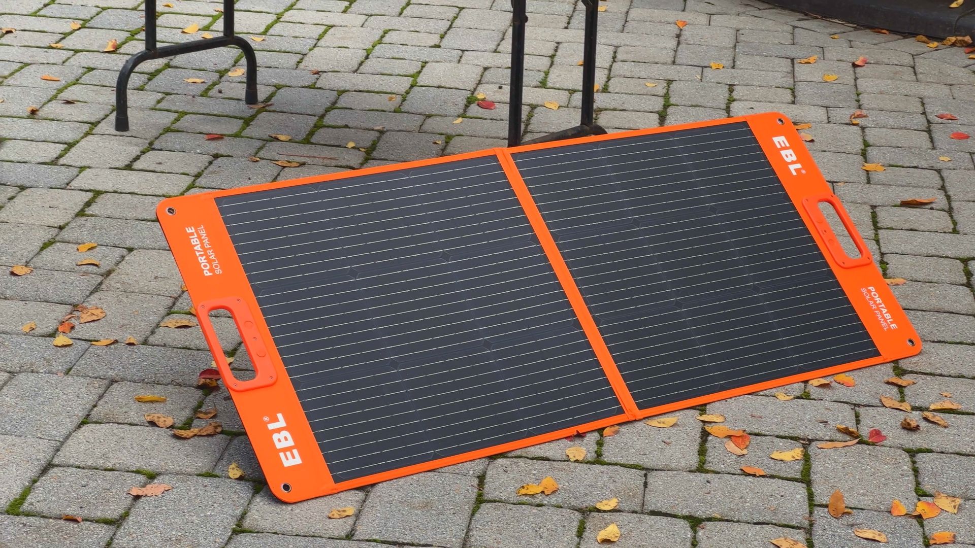 EBL Voyager 1000 - Solar Panel Front View