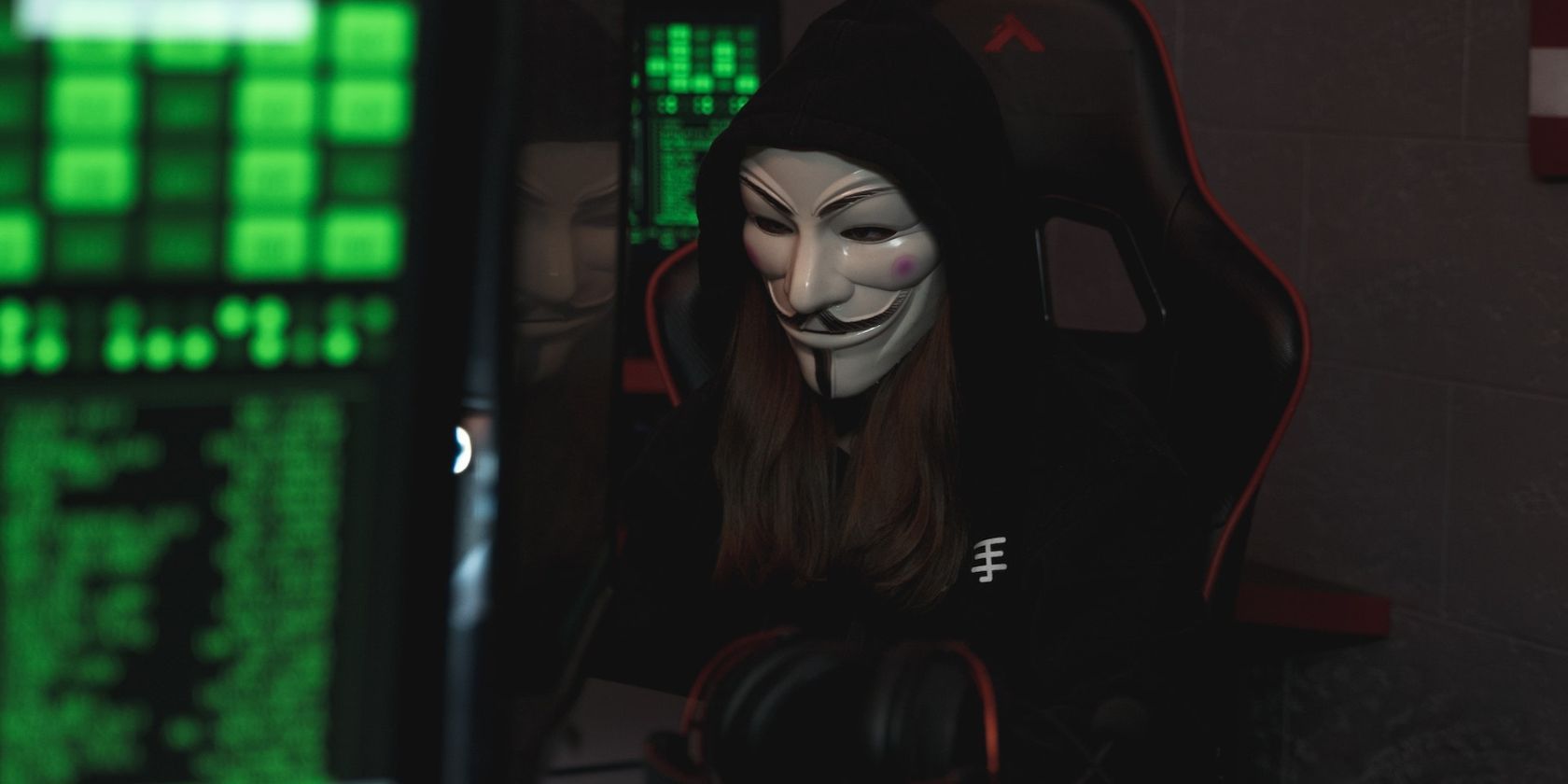 penjahat cyber anonim di hoodie