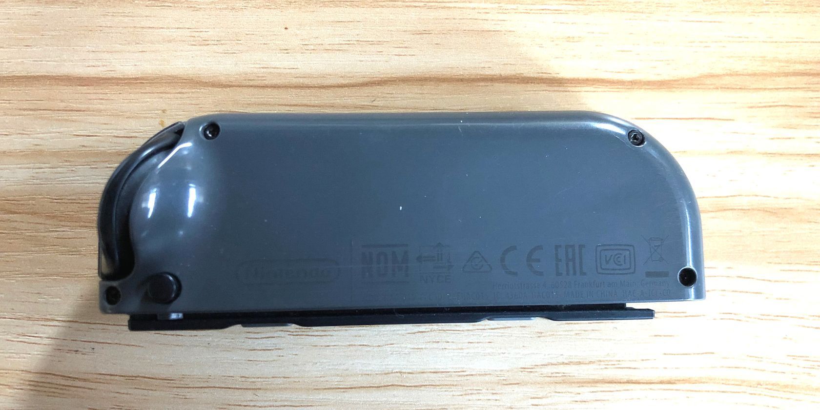How to replace joy con battery remove the screws from the back