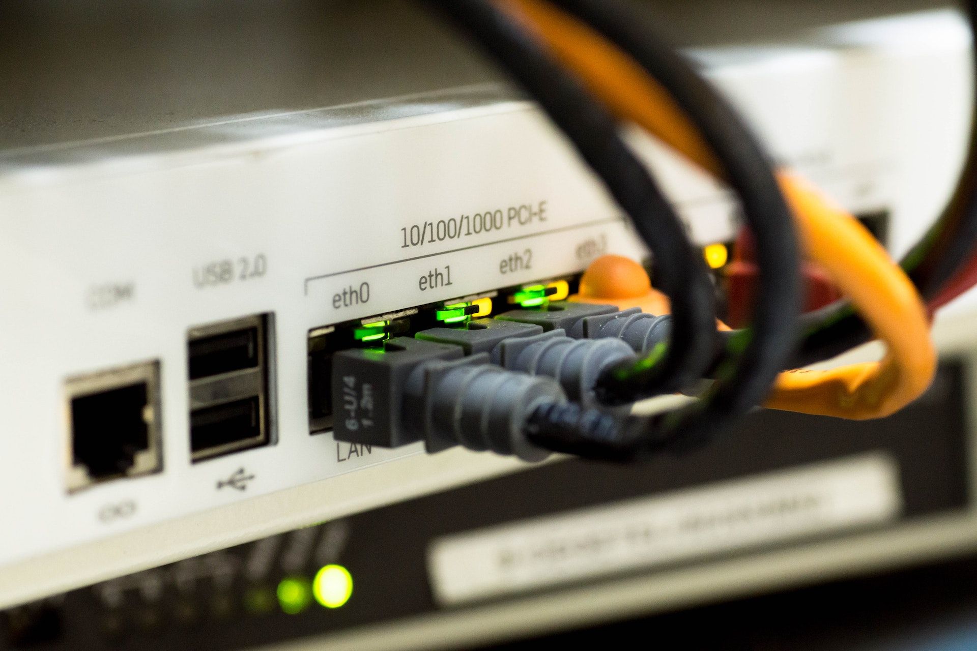 Cáp kết nối với White Switch Hub cho Internet