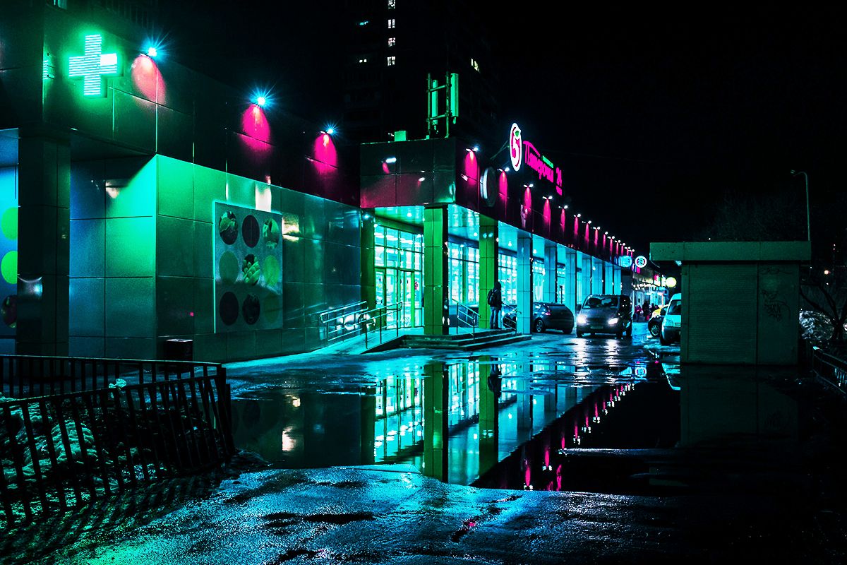 Night time photo of a diner with green and pink lighting.