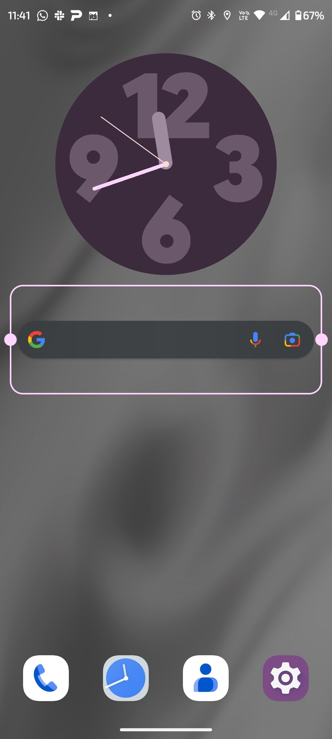 Pantalla de inicio de Android con el widget de Google en un círculo