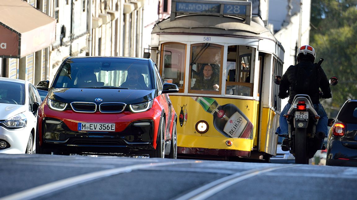 Driving the BMW i3 in the city