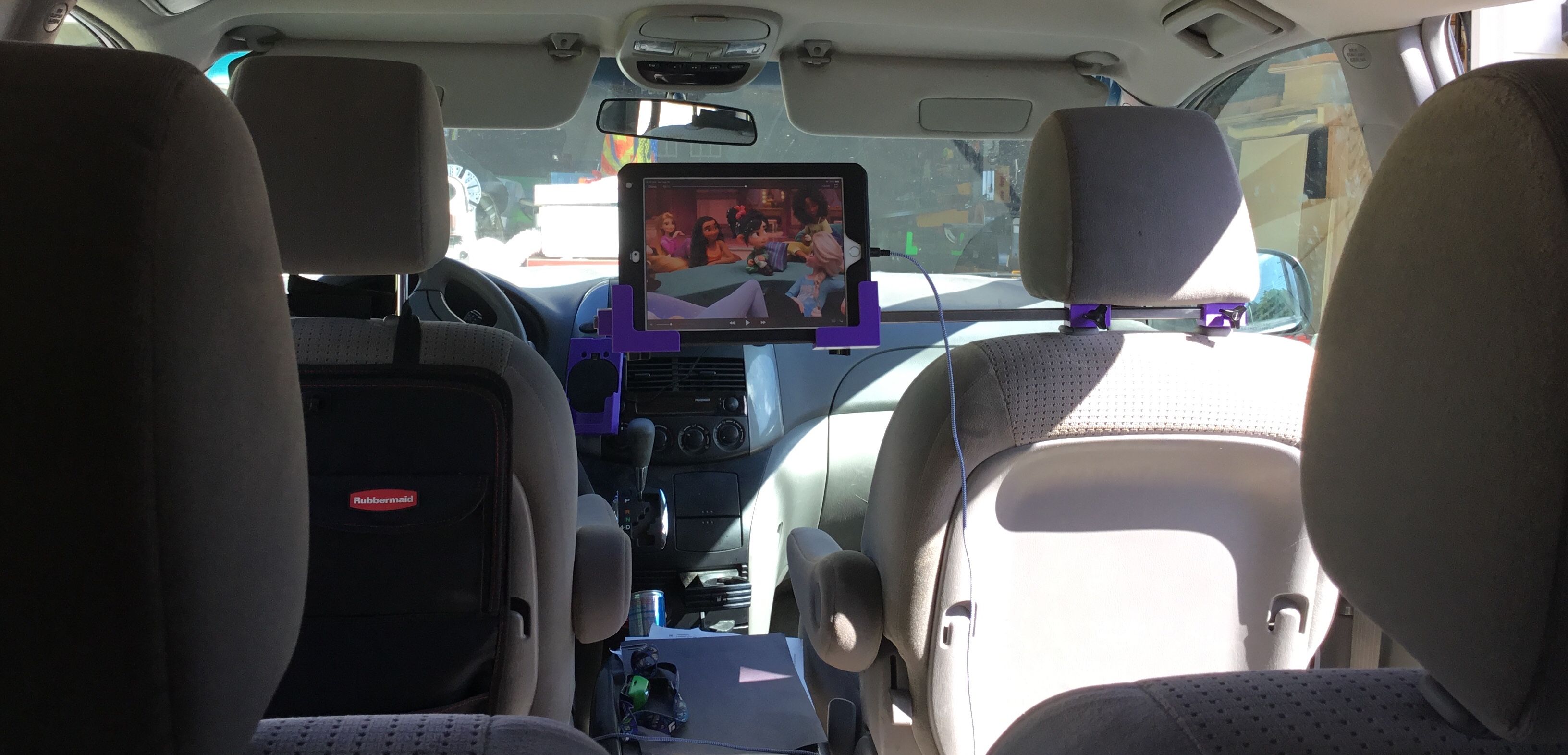 Dudukan iPad di dalam mobil