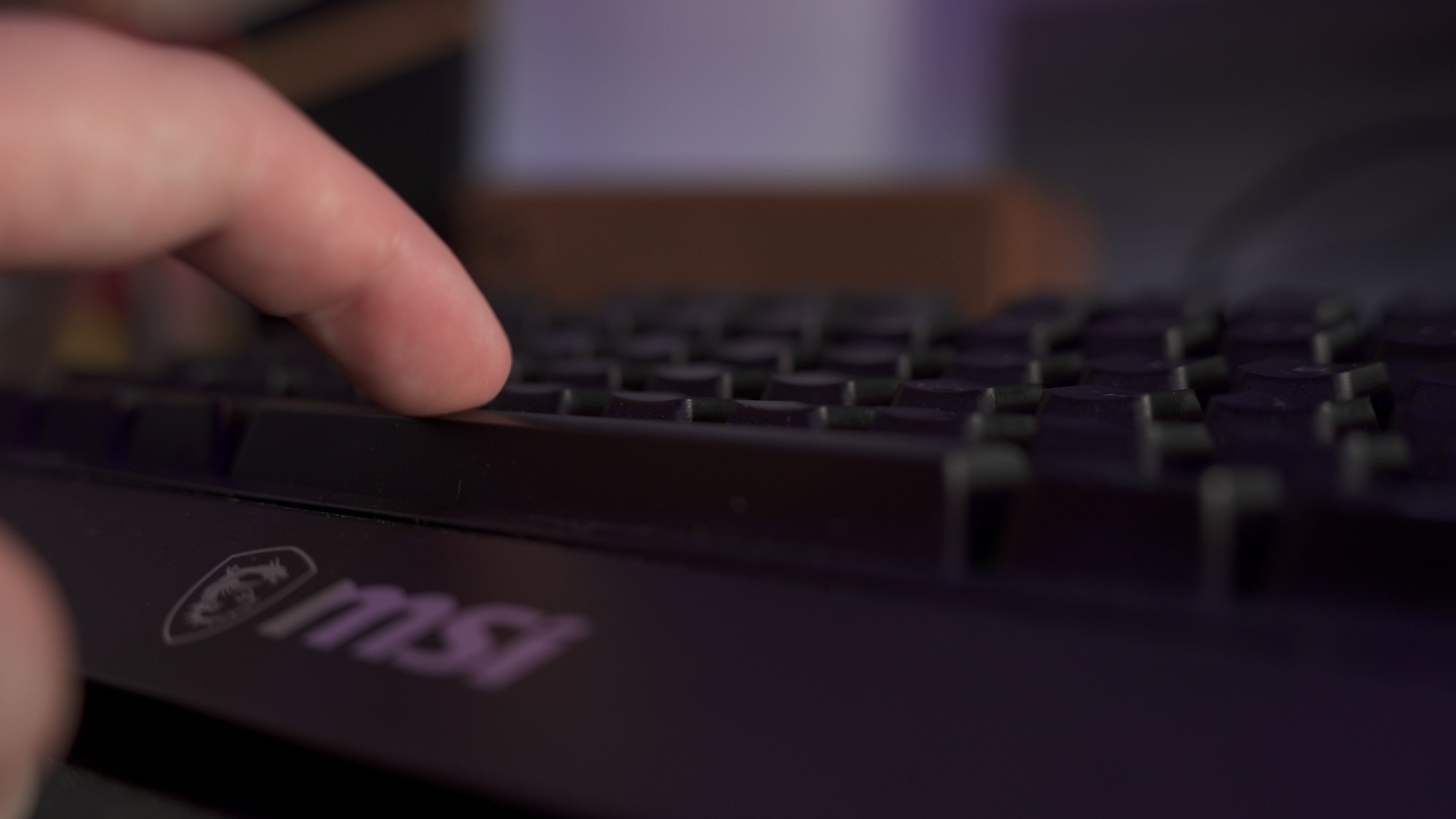 MSI Aegis RS 12 - Included Gaming Keyboard