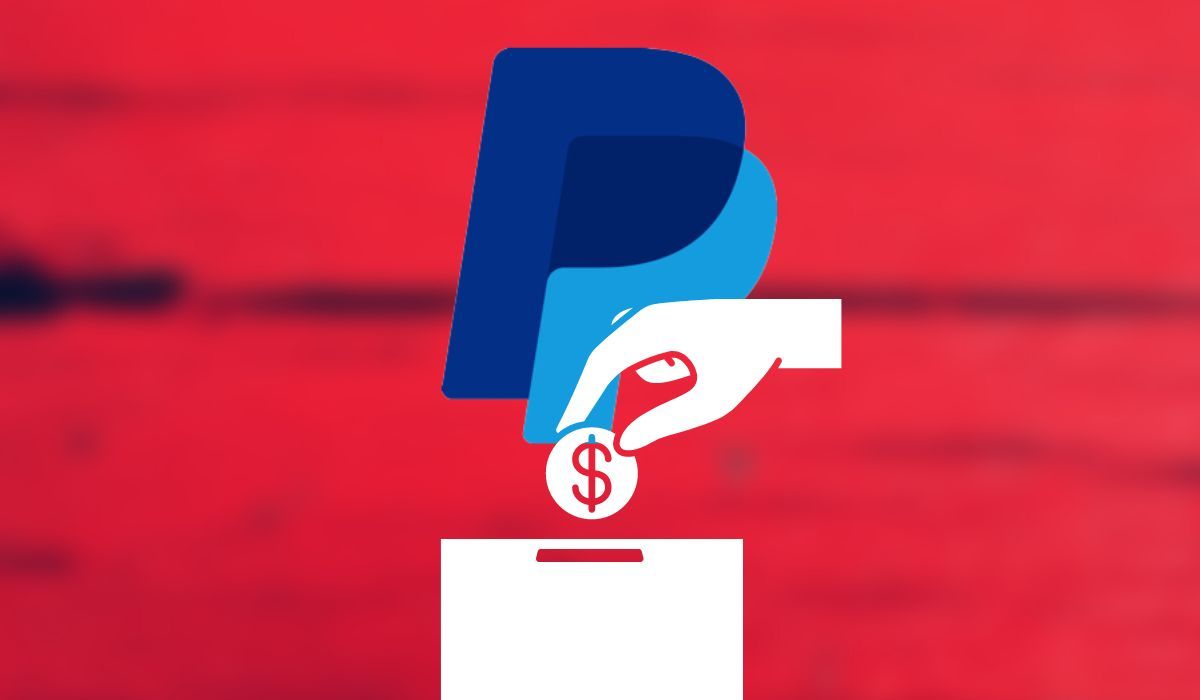 Logo PaPal et boîte de dons vus sur fond rouge