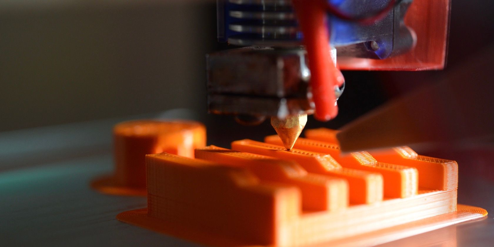 Close-up dari nozzle pencetakan 3D