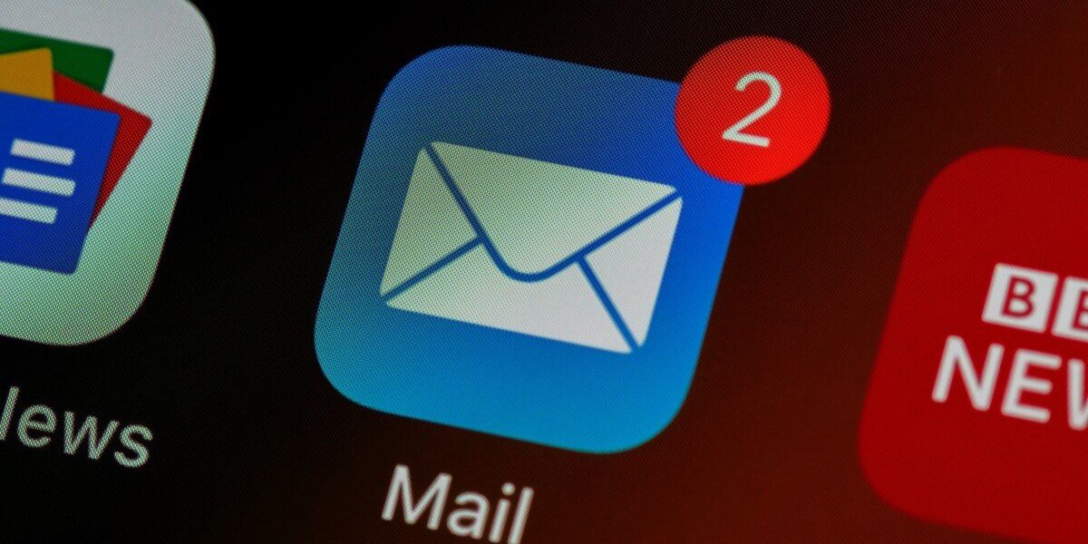 Icône d'e-mail iPhone notifiant deux e-mails non ouverts 