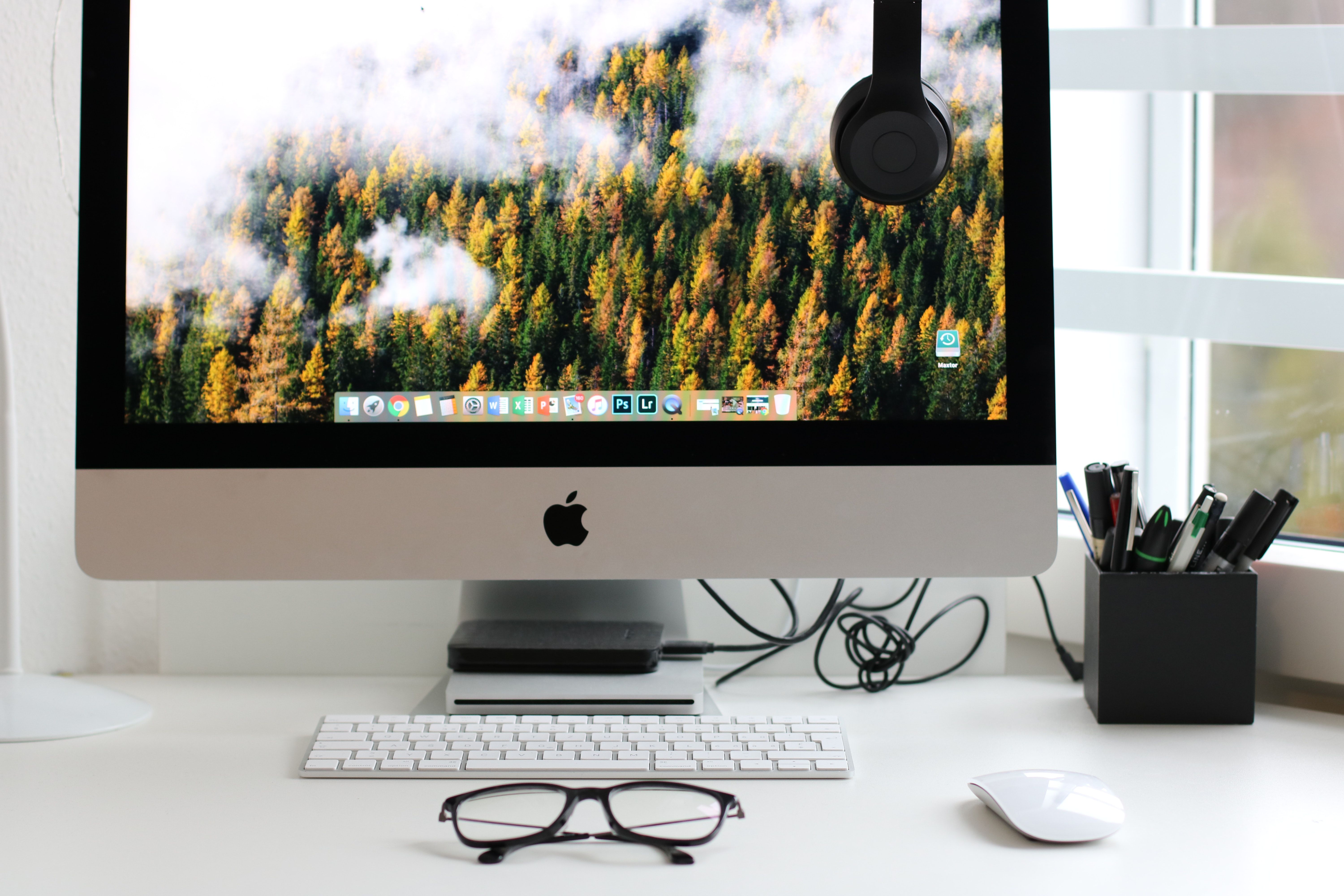 iMac on Organized Home Work Desk