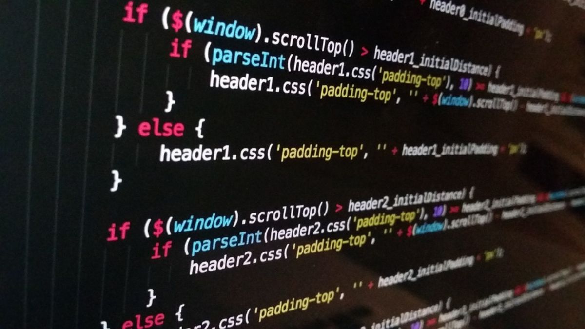 kode javascript ditulis dalam editor kode