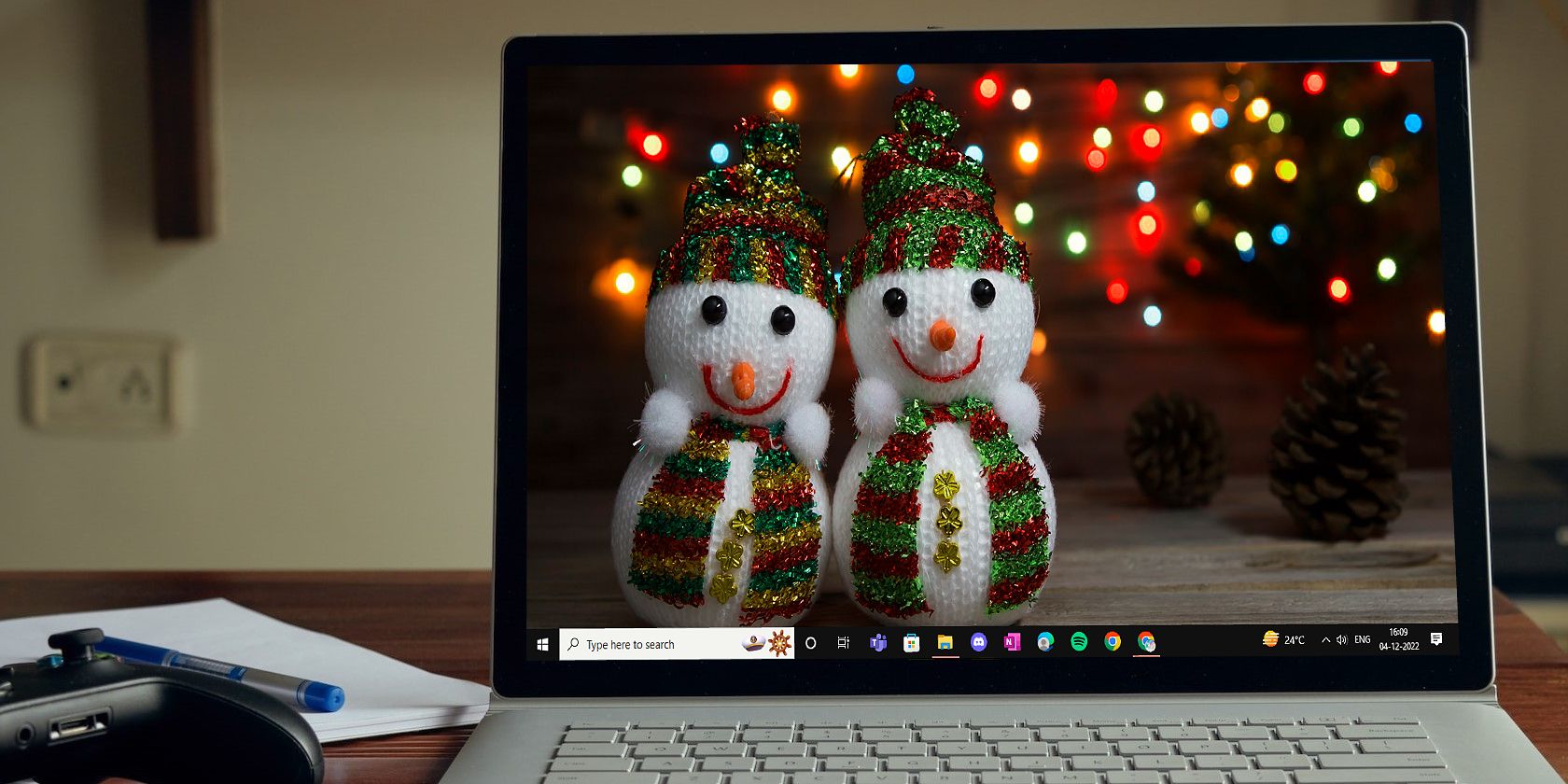 Snowman Christmas Theme on Windows Laptop Screen