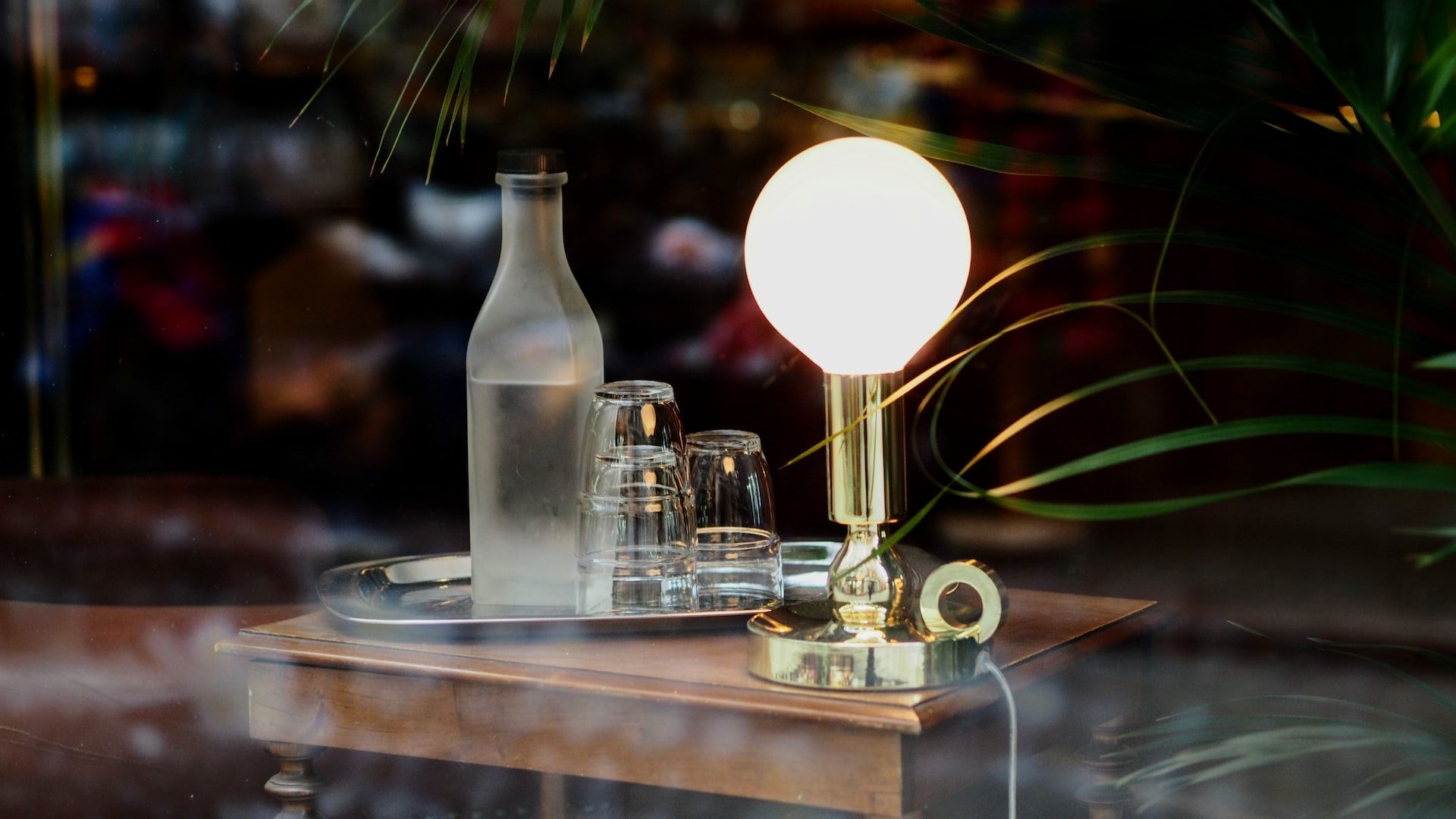 Bright, LED lamp with glassware