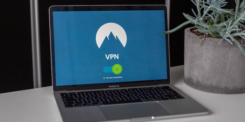 یک صفحه کامپیوتر که نشان‌واره VPN را نشان می‌دهد