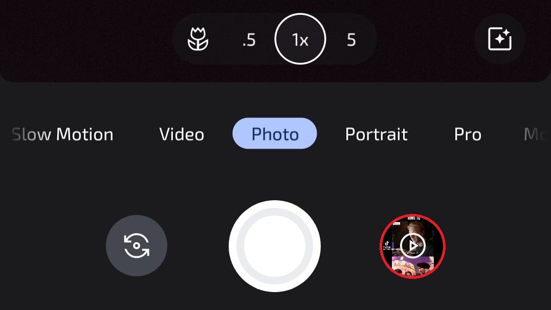 Camera app bar with recent recording highlighted