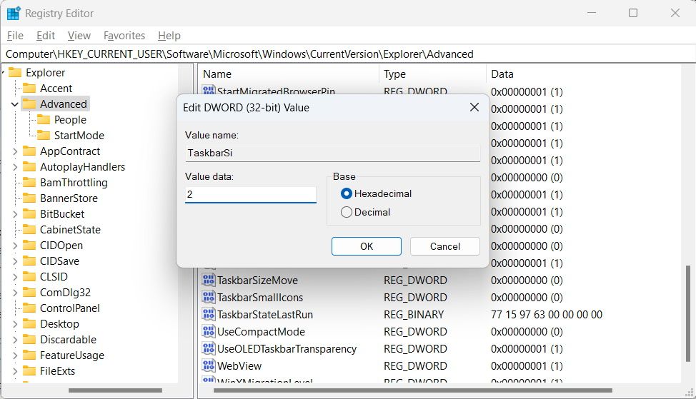 changing the taskbarsi value to 2 in the Registry Editor on Windows
