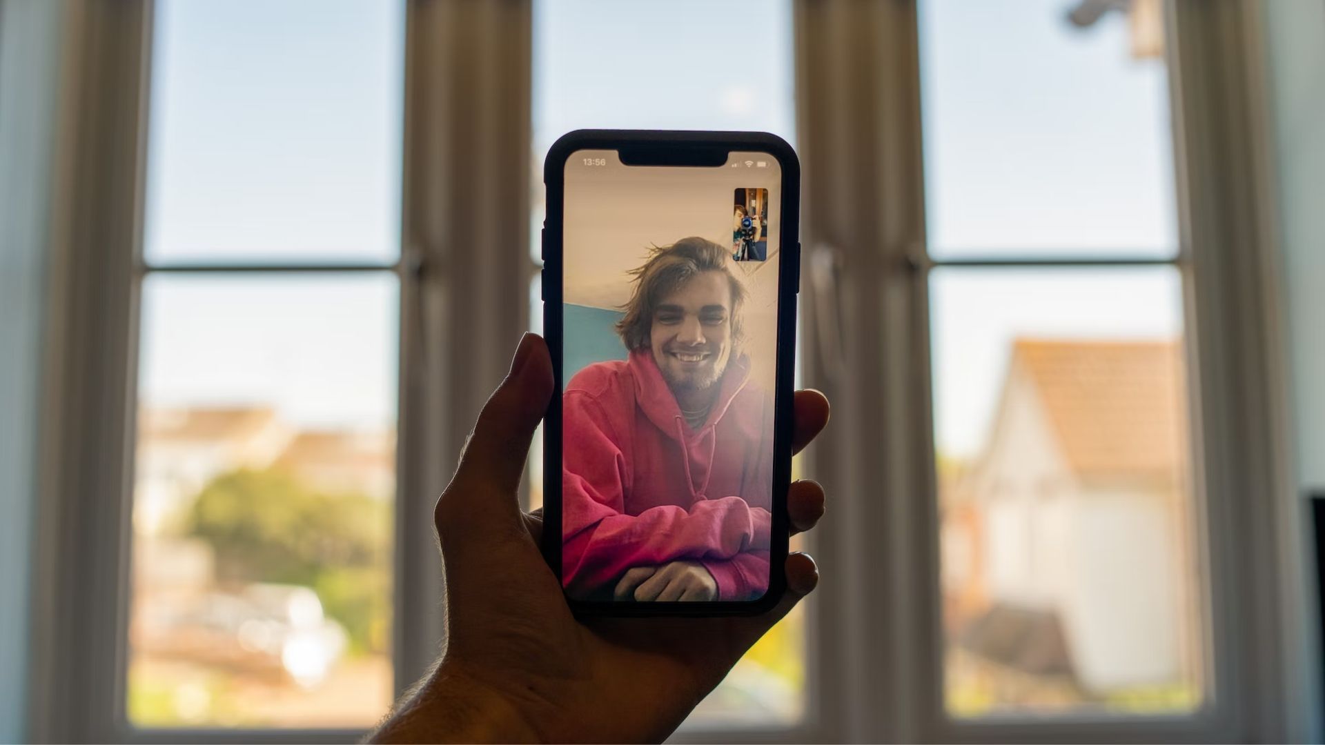 two people facetiming on a smartphone