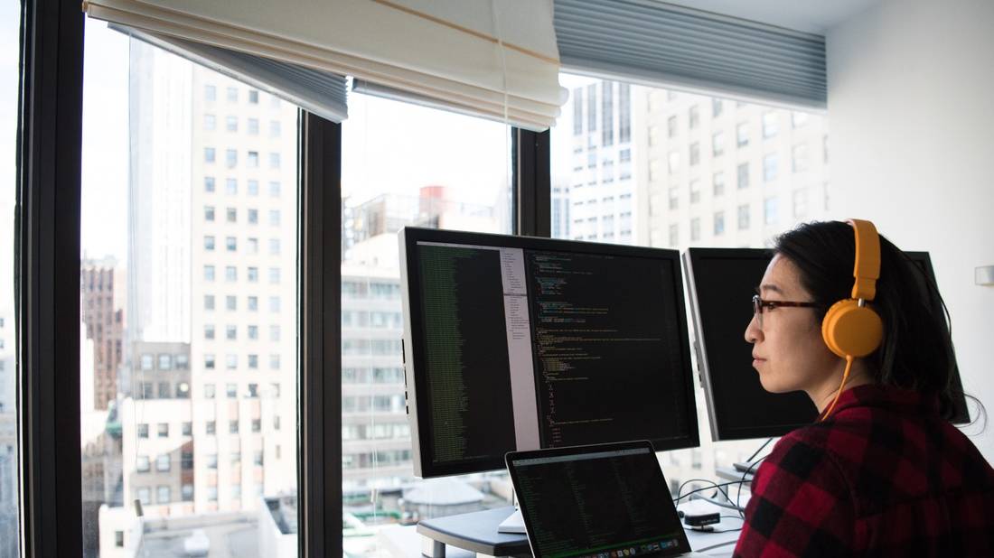 How to Become a Freelance Developer: The Ultimate Guide