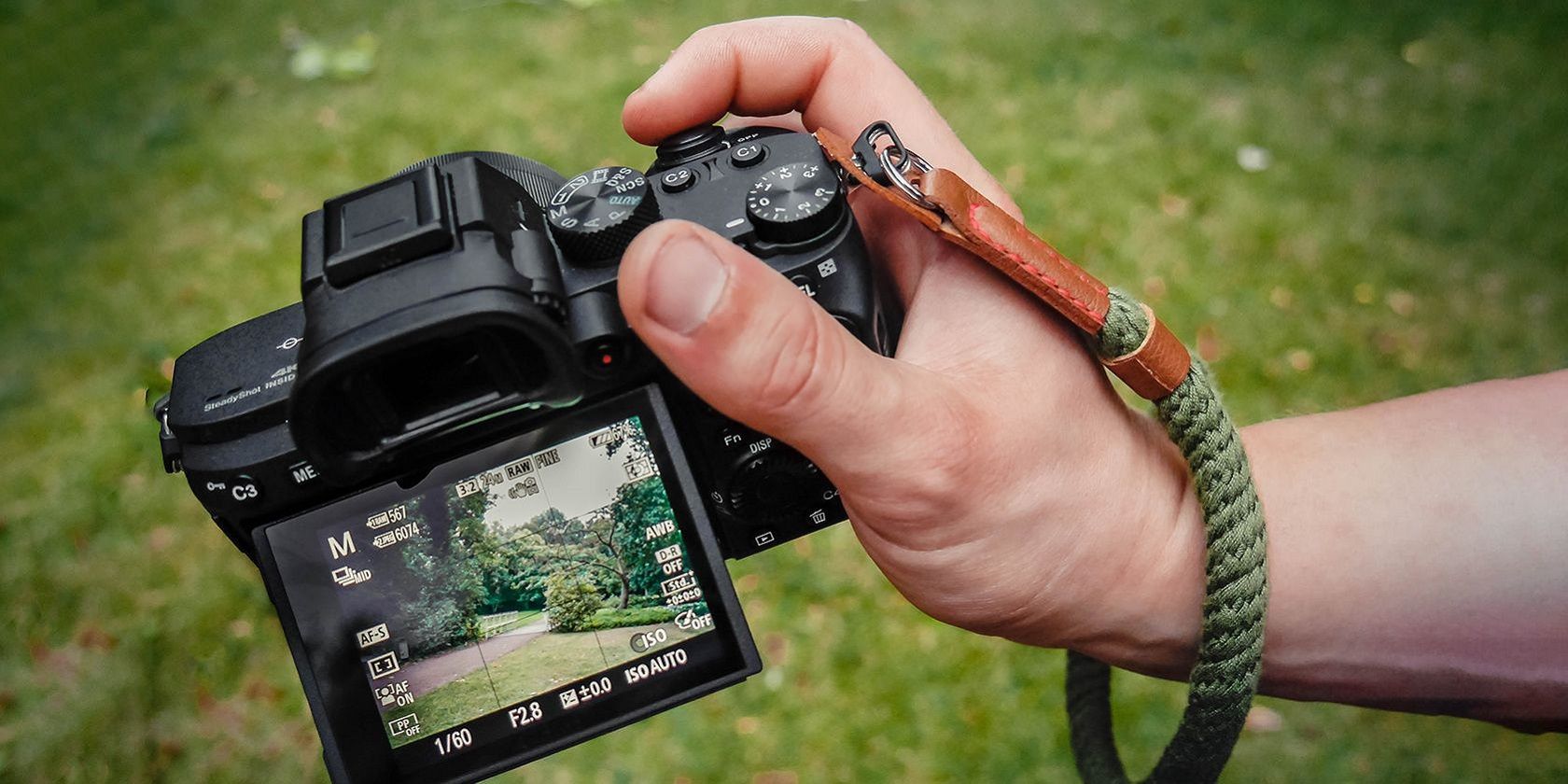A Complete Guide to One-Handed Photography