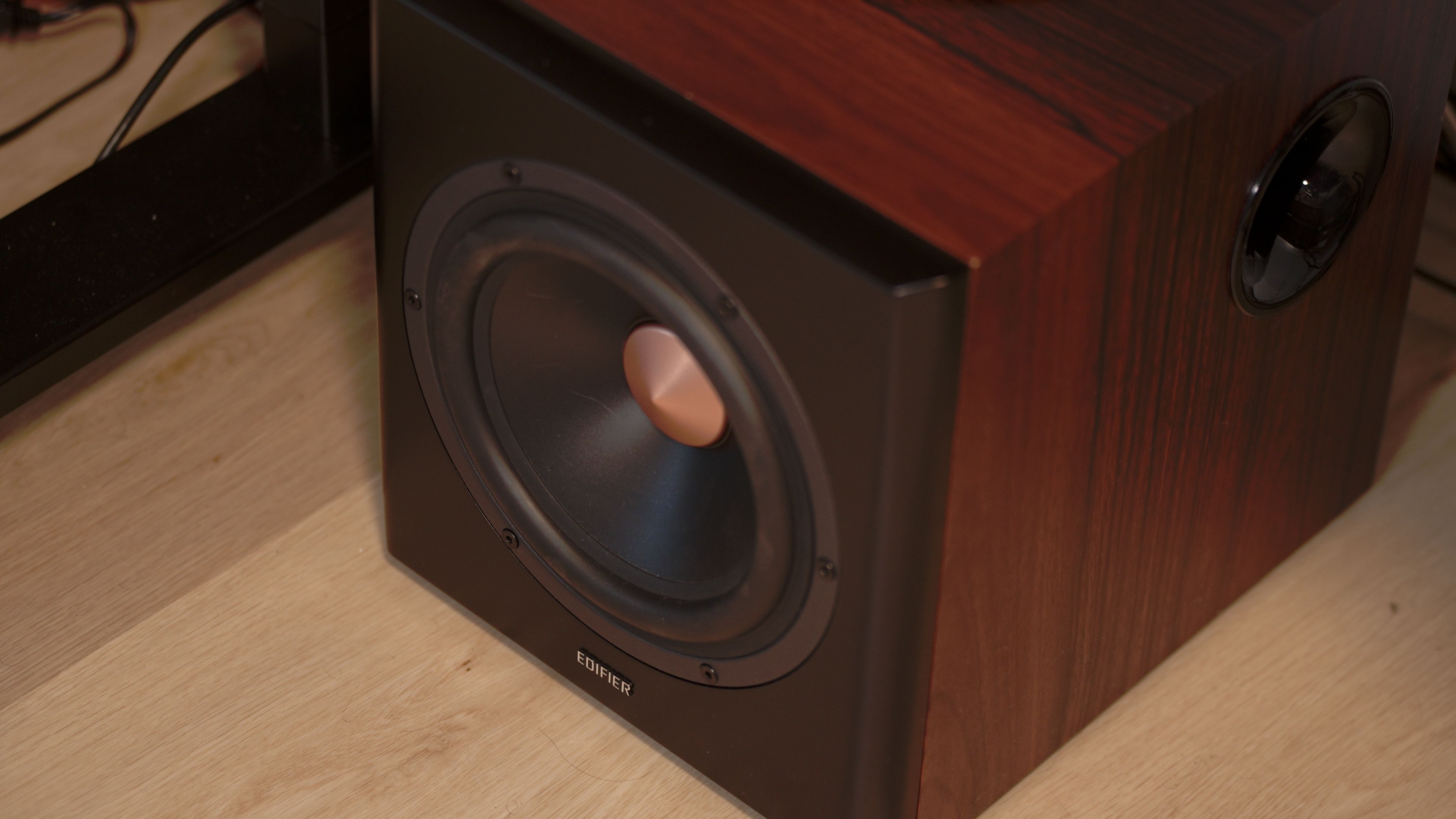 Edifier S360DB - Subwoofer (Front)