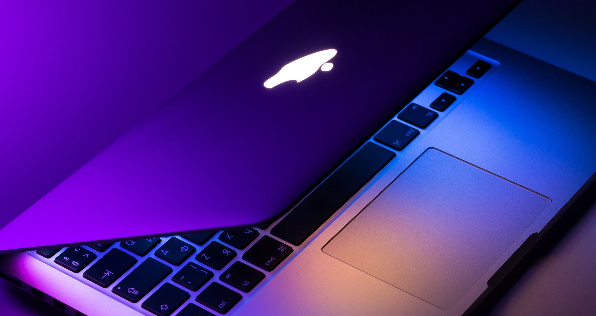 Macbook sous violet 