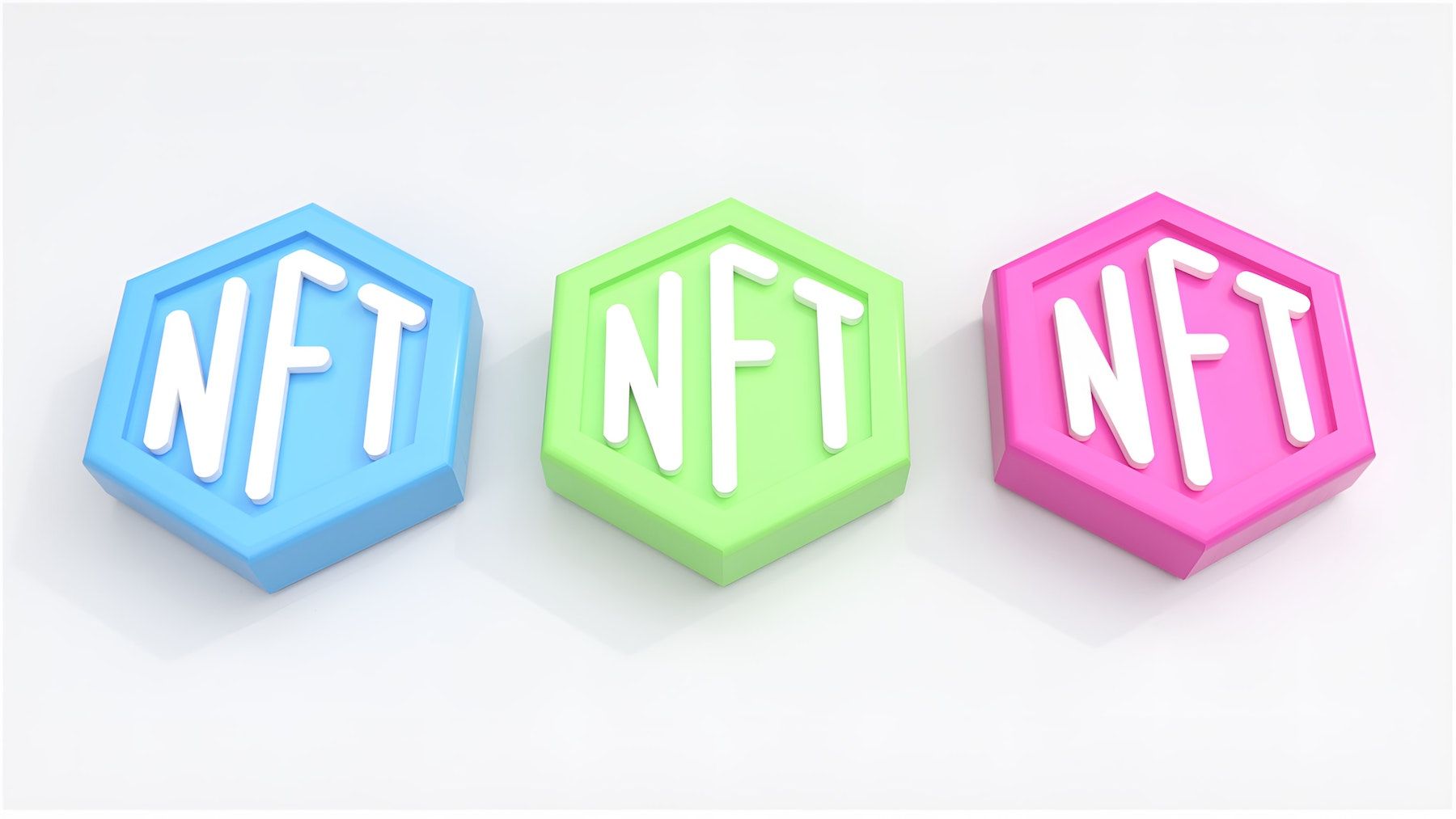 NTF oznake u plavoj, zelenoj i ljubičastoj boji