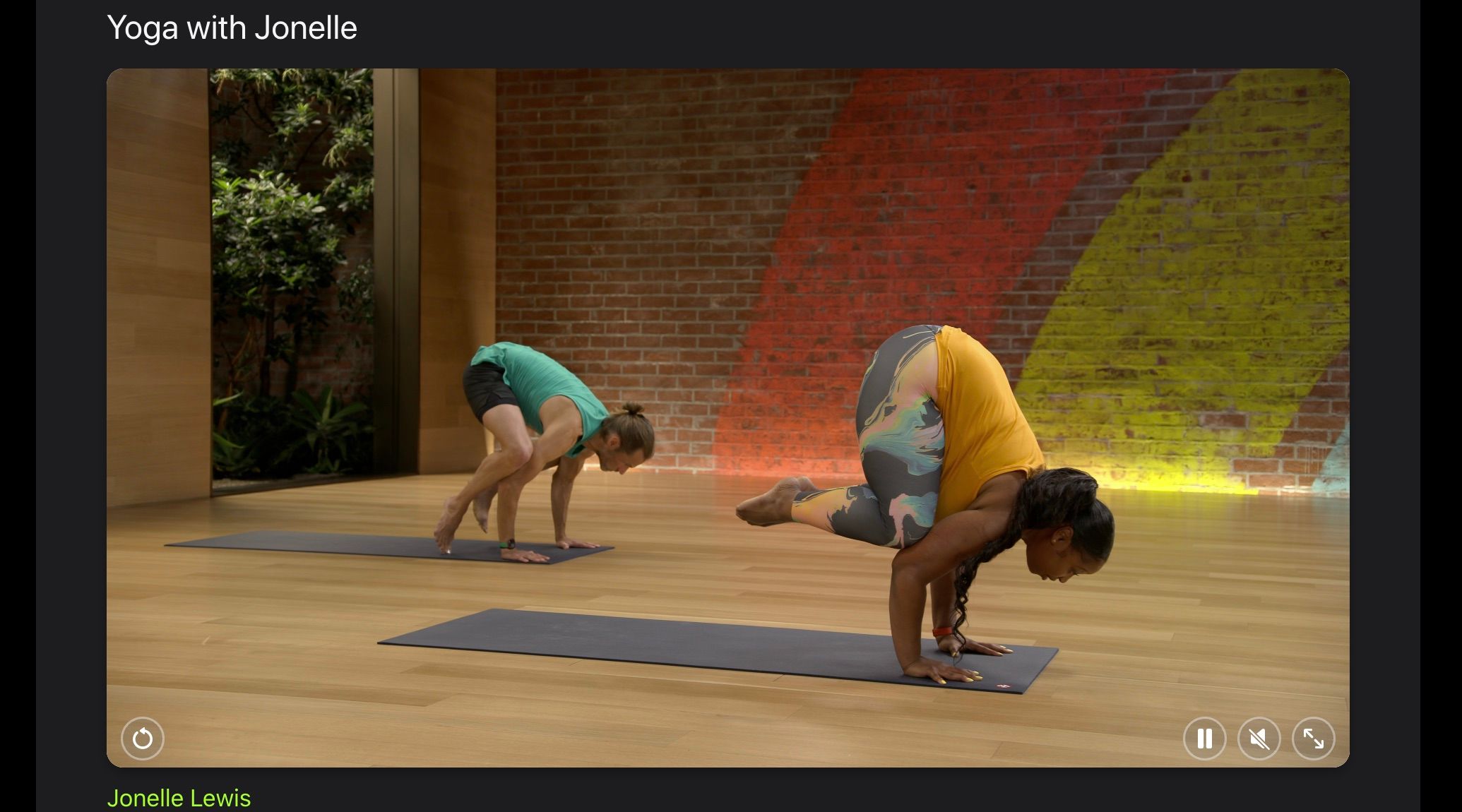 Capture d'écran de la séance d'entraînement APple Fitness+ Yoga with Jonelle.