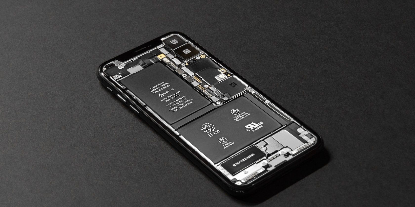 Smartphone with its battery 
