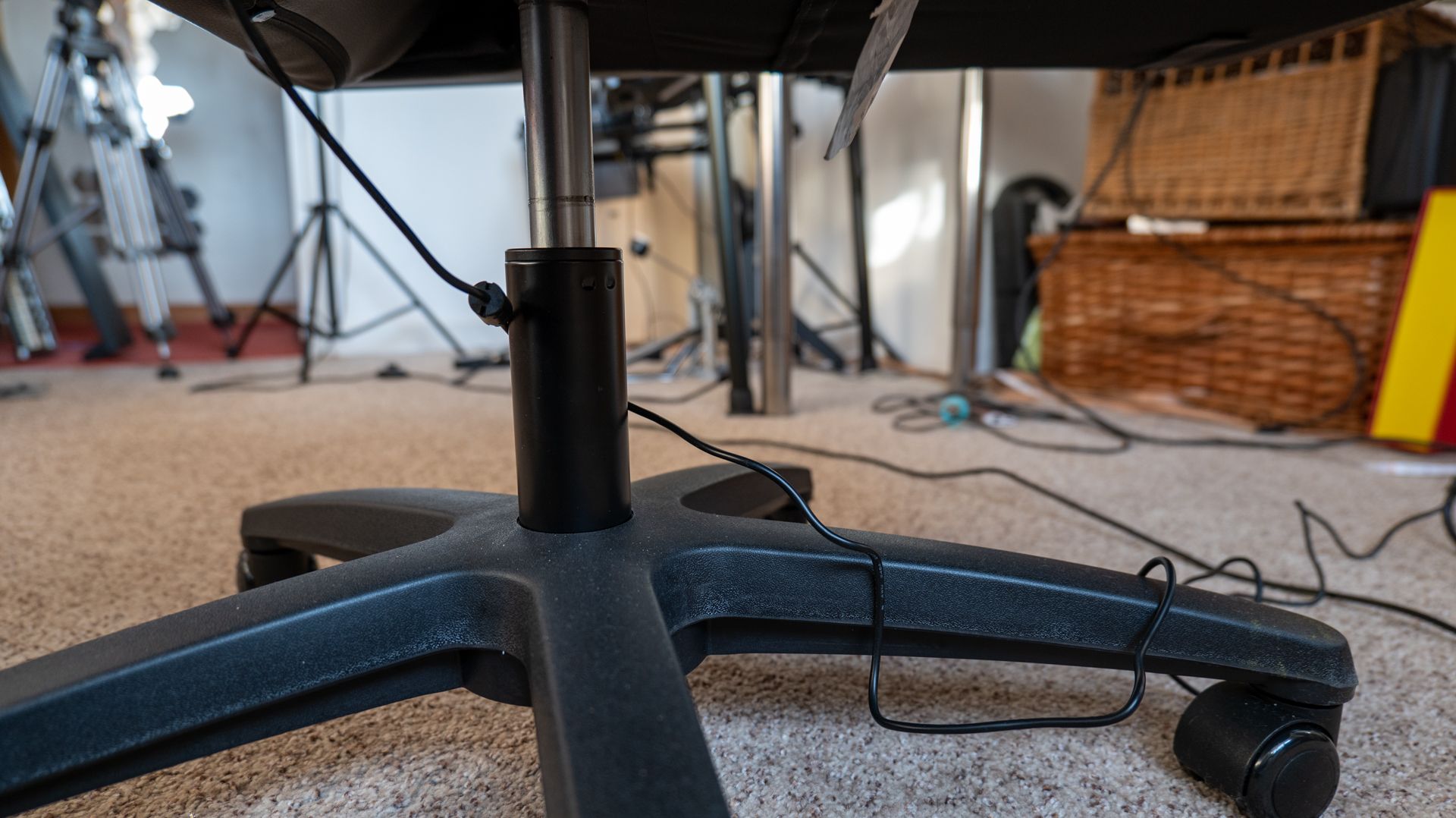 uthrone massage gaming chair- cabling