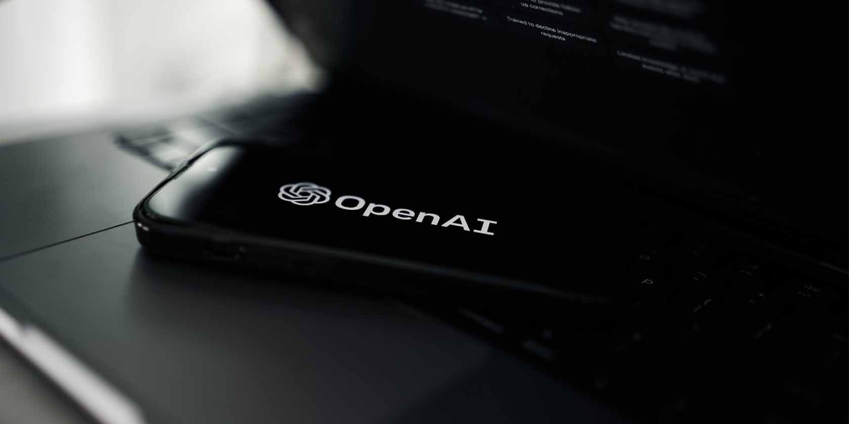 Logo OpenAI dari dekat di ponsel