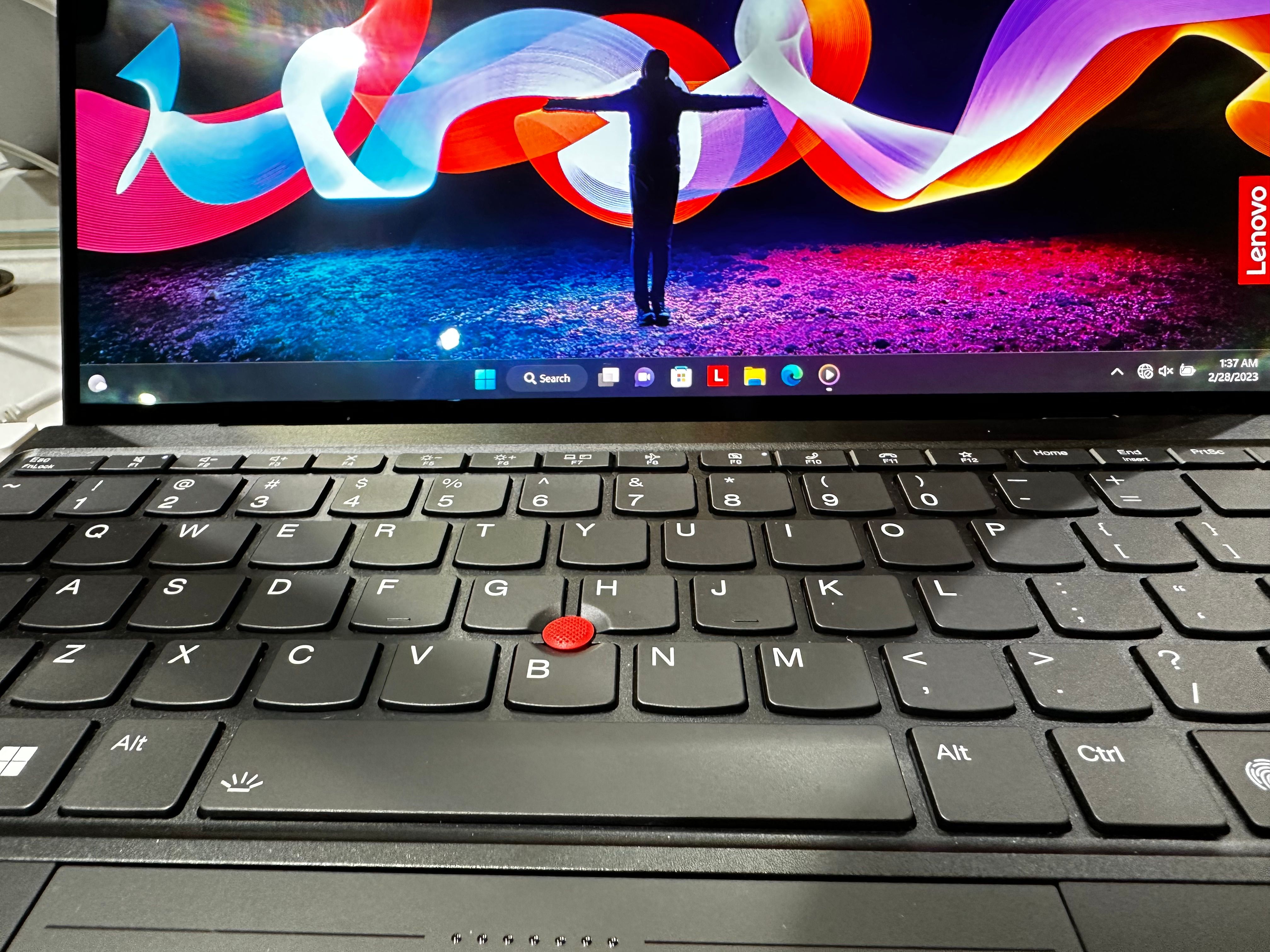 Le Lenovo ThinkPad TrackPoint sur le Z13 Gen 2